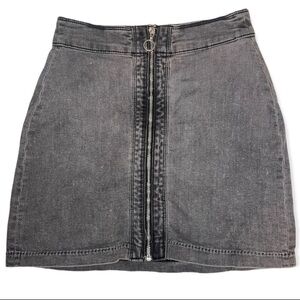 H&M Zip-Front Gray Denim Mini Skirt​​​​‎